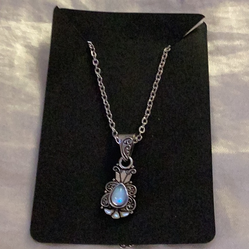 🦋New Gorgeous Stone Pendant Necklace Sparkles & Shines So Much FUN to Wear 🦋 - Picture 1 of 10